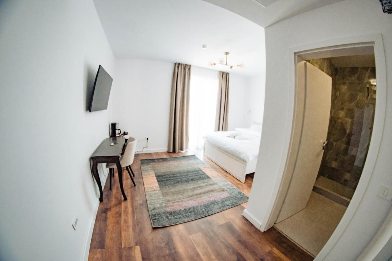 Hotel B4 Орадеа Екстериор снимка