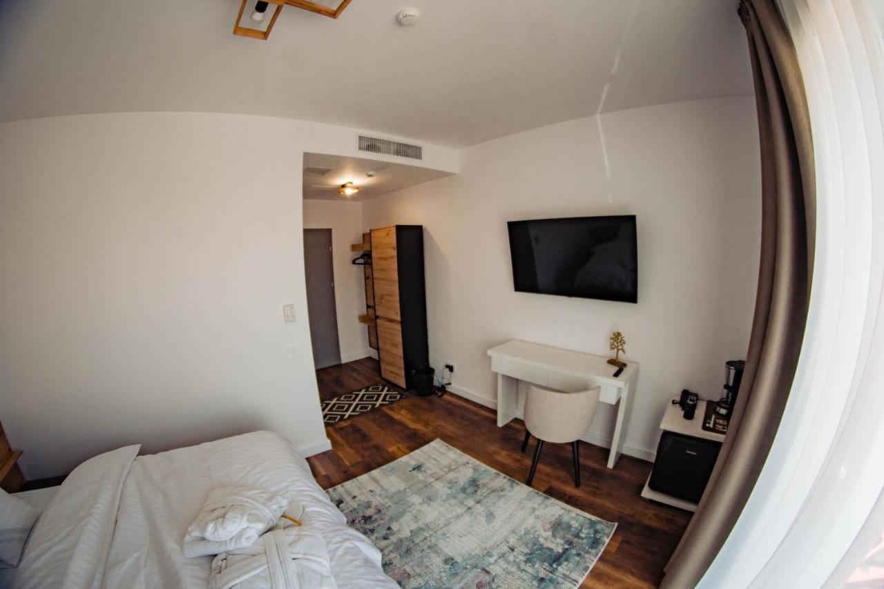 Hotel B4 Орадеа Екстериор снимка