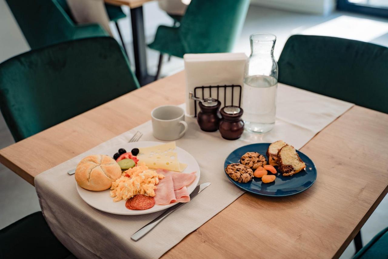 Hotel B4 Орадеа Екстериор снимка