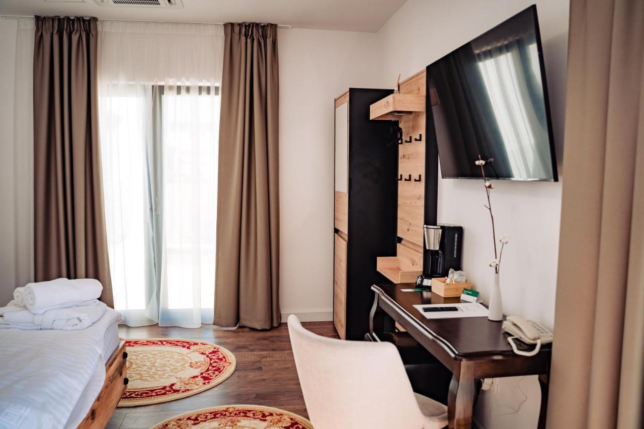 Hotel B4 Орадеа Екстериор снимка