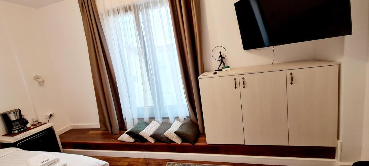 Hotel B4 Орадеа Екстериор снимка