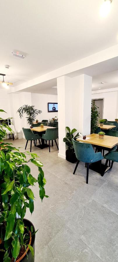 Hotel B4 Орадеа Екстериор снимка