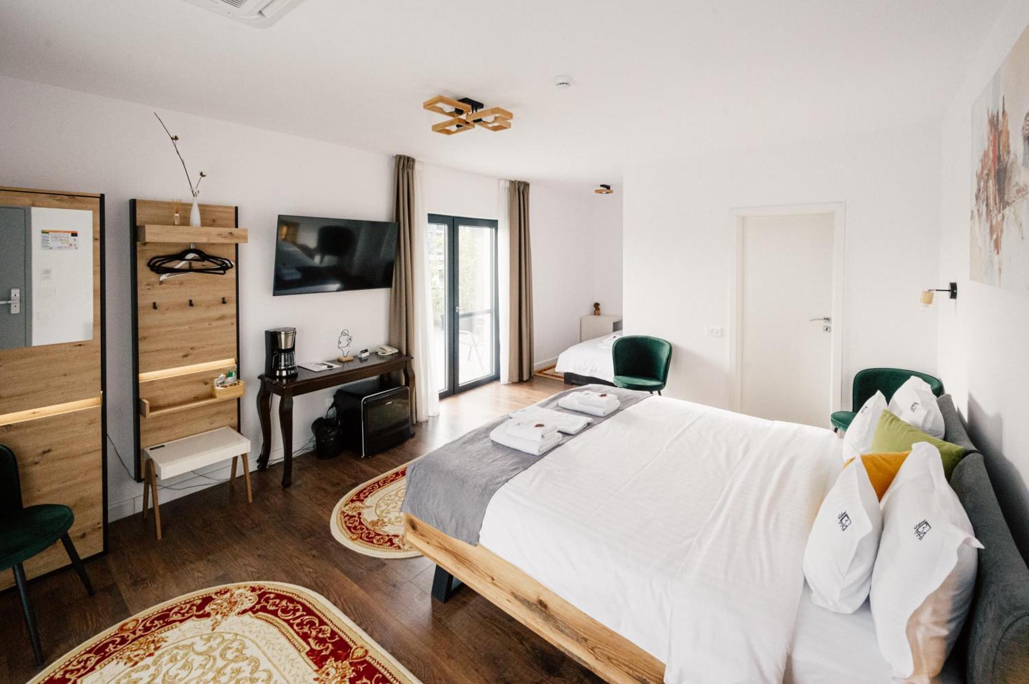 Hotel B4 Орадеа Екстериор снимка